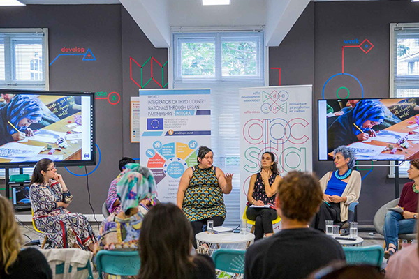 Sofia_0001_20.women-migrants in Sofia meeting-1